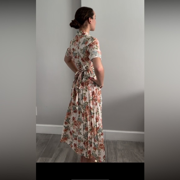 Dress - Picture 2 of 4